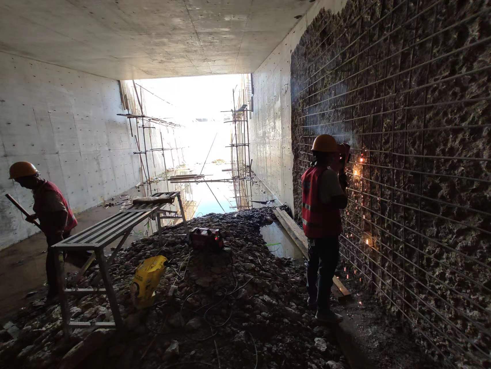 连江挖断承重墙导致楼体开裂，加固施工方案出炉